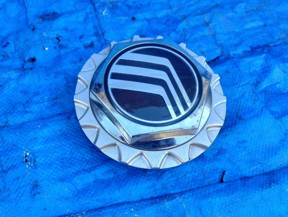 Calota central 1992 Mercury Grand Marquis 15" aro de roda de liga leve muito bom estado - Imagem 3 de 4