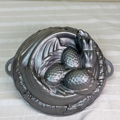 Game Of Thrones Sleeping Dragon With 3 Eggs 10'' Cake Pan ThinkGeek Bundt Mold