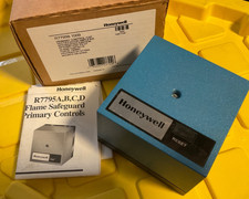 HONEYWELL R7795B1009 / FLAME SAFEGUARD CONTROL / NEW!!! / SHIPS FROM USA🇺🇸