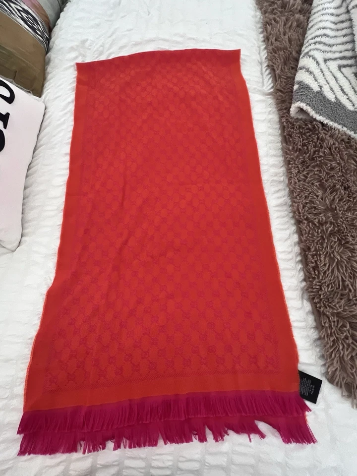 Gucci Wool Scarf Pink and Orange Jacquard GG Logo Reversible Brand New - Image 4 of 4