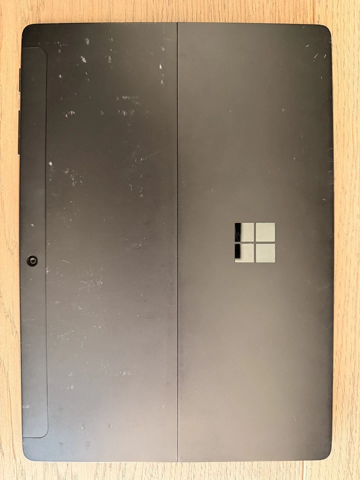 Surface Go 8GB, 128GB with 4G FOR PARTS - Image 2 of 4