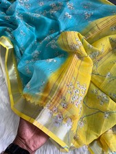 Premium Linen By Linen Saree with elegant flower print on all over the saree