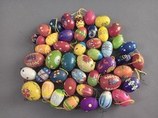 ALTE Ostereier Konvolut HOLZ Pappmach&eacute; gemischt bemalt Osterschmuck Behang RETRO
