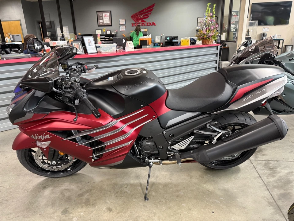 2025 Kawasaki Ninja NEW ZX14R ZX14 ZX1400 ZX1400R ZX SALE! OUT THE DOOR PRICE! - Image 3 of 4