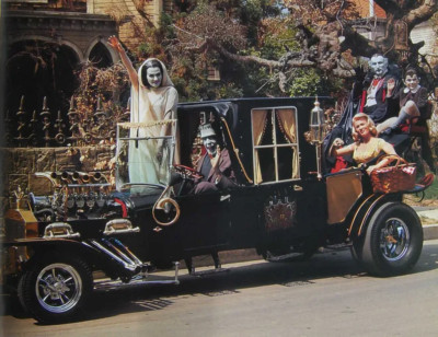 THE MUNSTERS FRED GWYNNE YVONNE DE CARLO Quality Metal Fridge Magnet 3x4 8065