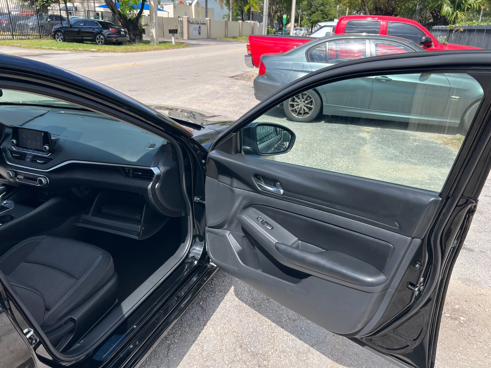 Nissan Altima - Image 17
