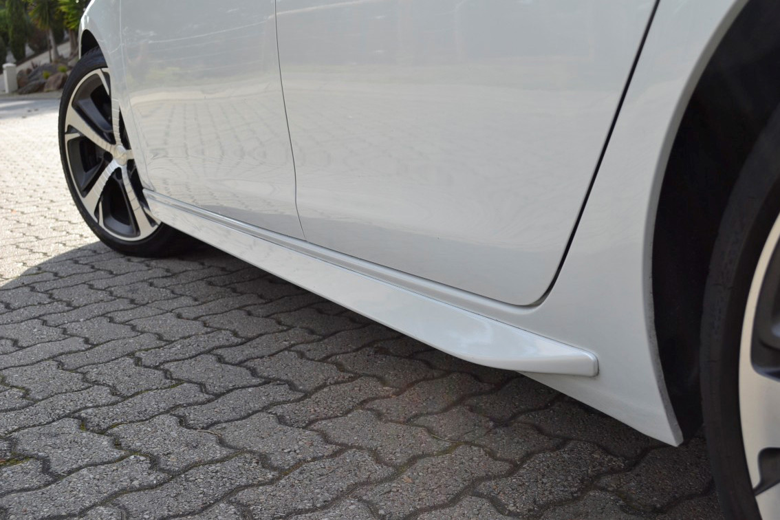FALDONES LATERALES PEUGEOT 308 II ESTILO GTI ( a partir de 2013 )