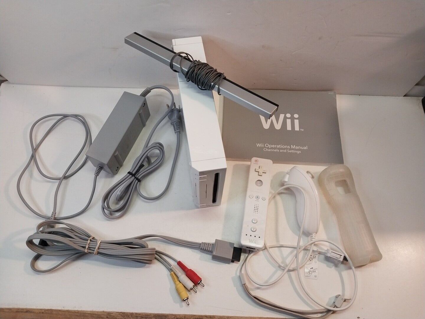 Nintendo RVL-001 White Wii Console w/ Wii Remote & Cables Tested Working 