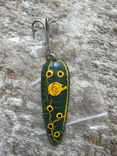 Dardevle Fishing Lure Green and Yellow 1 OZ