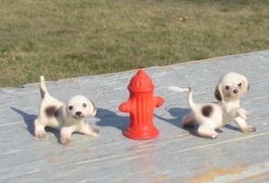 Vtg Hagen Renaker 2 Dalmatian Puppy Dogs Red Fire Hydrant Mini Porcelain Figures
