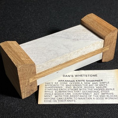 Vintage Dan s Whetstone Arkansas Knife Sharpener   Two Sided   Angled Guide
