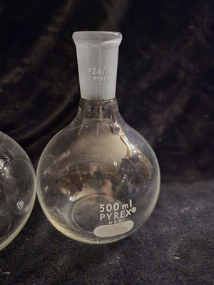 Pyrex 500mL Short Neck Boiling Flask, Flat Bottom, 24/40 Standard Taper Joint