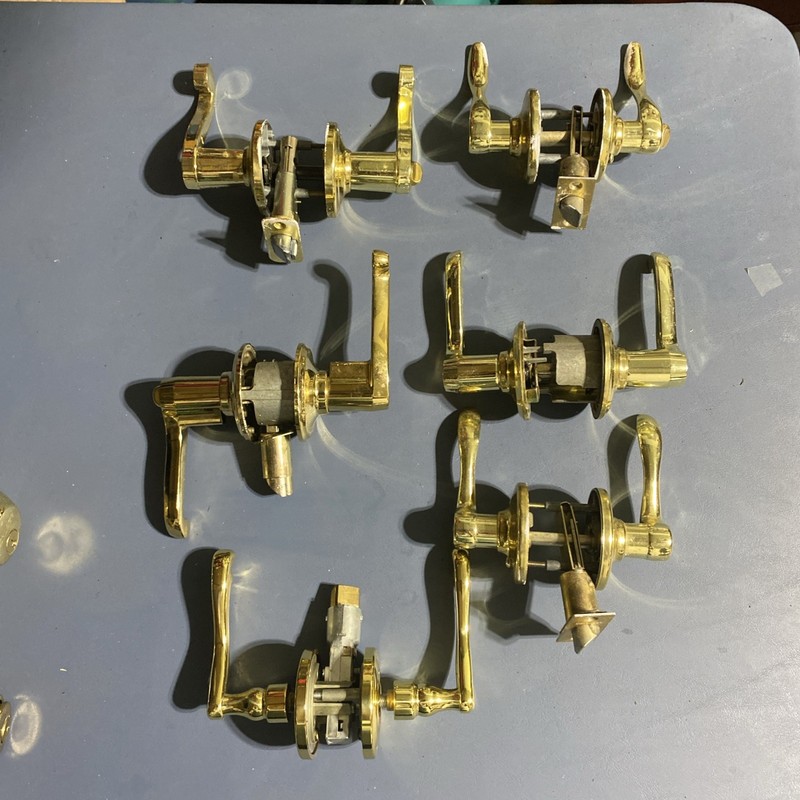 Kwikset Lever Door lock Set Lot Of (6) Brass Finish-No Keys - Parts/ Repair