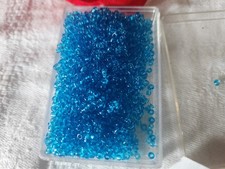 Lot environ 20 grammes de perles de rocaille bleu n°22