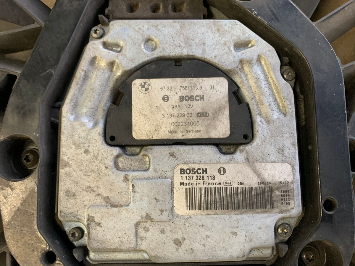06-11 BMW E90 E92 N52 Engine Radiator Cooling Fan Motor ASSY 