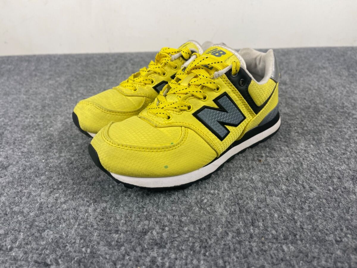 NEW BALANCE 574 Yellow Athletic Running Shoes Sneakers Lace NEW BALANCE 574 Yellow Athletic Running Shoes Sneakers Lace