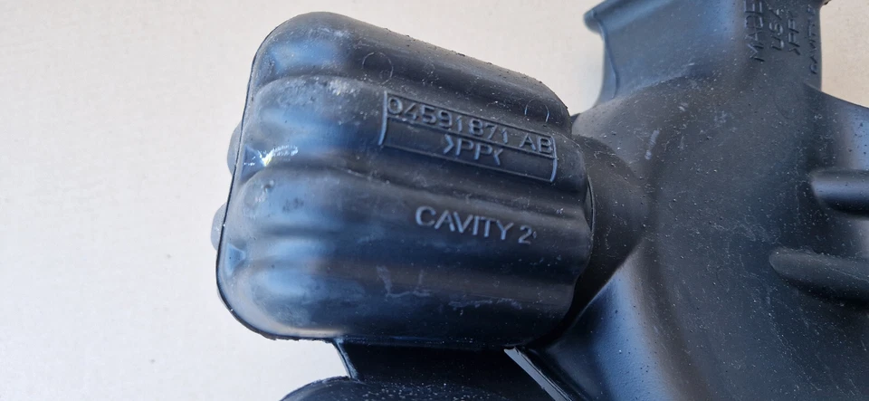 Chrysler 300 - 300C 2006-10 воздуховод впускной шланг трубы 04591871AB - Изображение 3 из 4