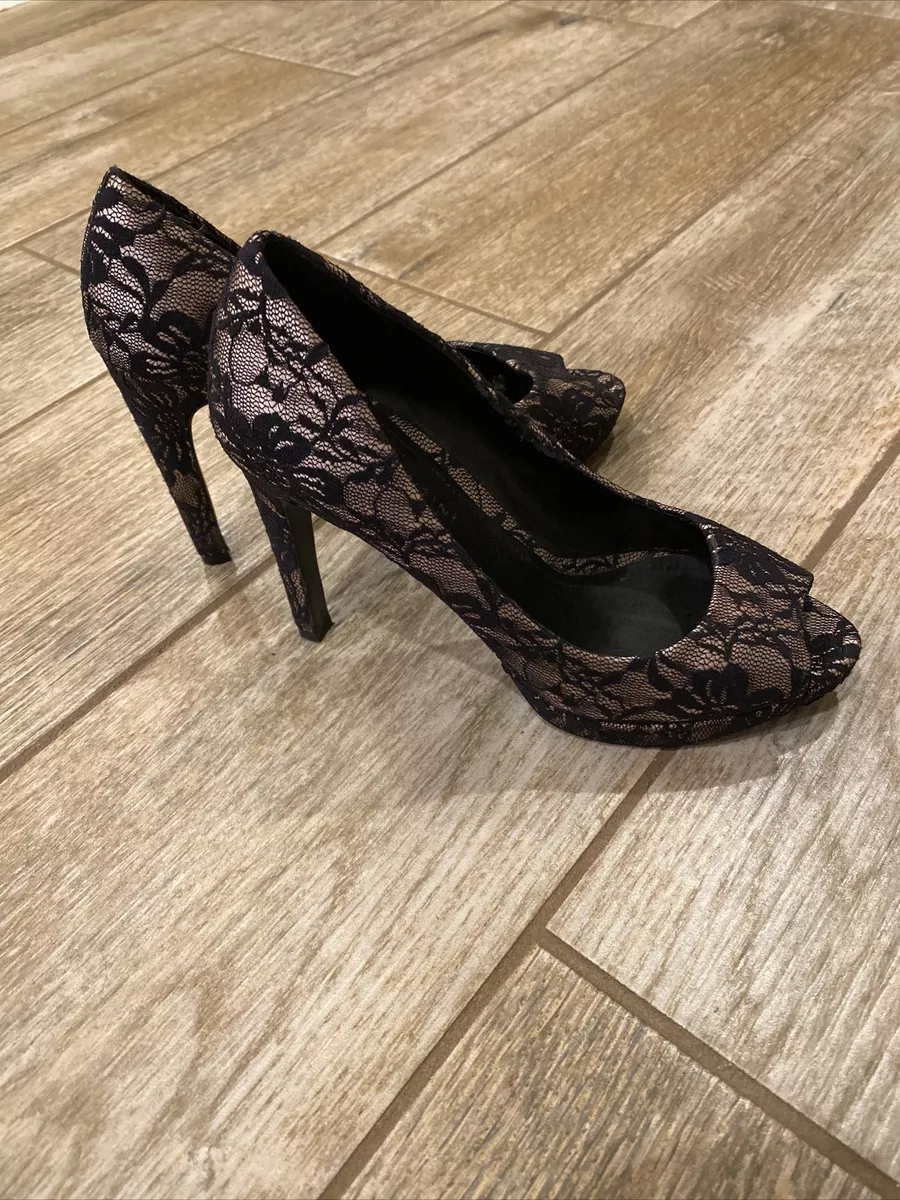 Cream lace sales pumps
