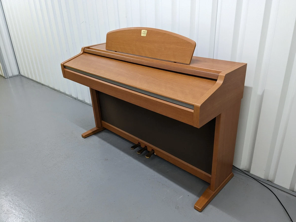Yamaha Clavinova CLP 950 Digital Piano in cherry wood light oak stock nr 24070