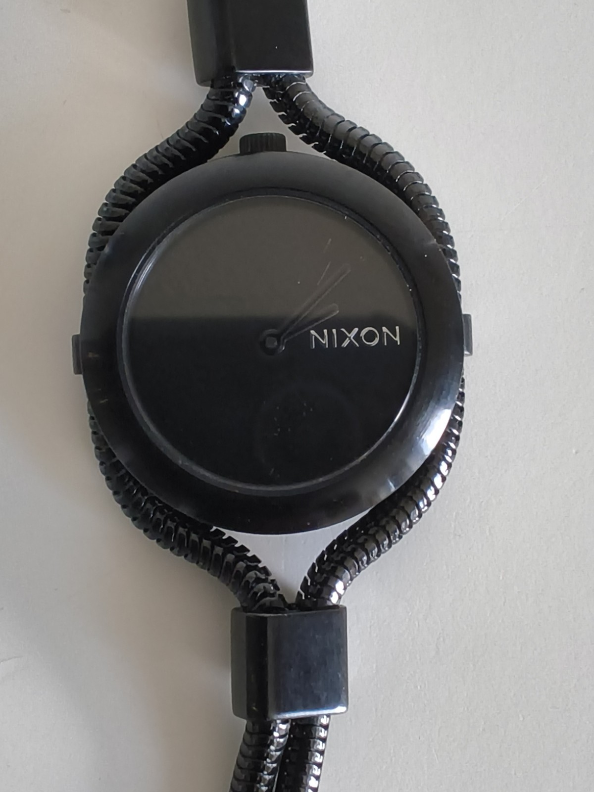 Reloj Nixon The Gondola Mujer Negro Acero Inoxidable Pulsera Cuarzo 30mm