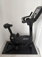 Life Fitness 95C Elevation Upright Bike Discover SE3 - Black  