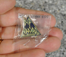 Vintage 1980s DEF LEPPARD UK Band Pin Back Enamel Metal Badge New/Sealed