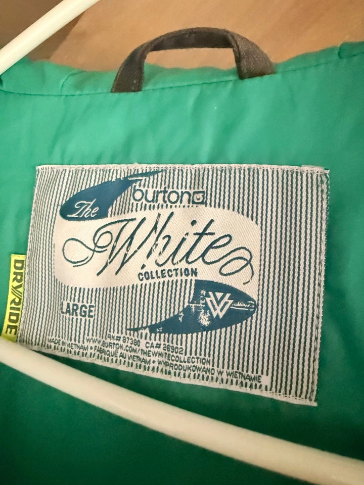 Womens Burton Insulated Jacket Size L - Image 4 of 4