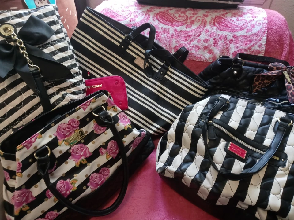 6 Authentic Betsey Johnson purses and 1 Betsey Johnson wallet. - Image 4 of 4