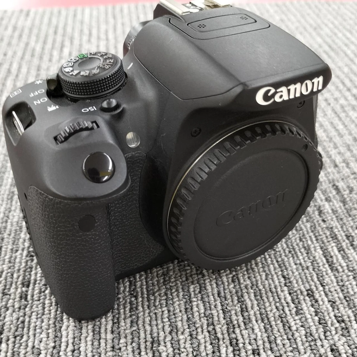 CANON EOS KISS X7i Digital SLR camera w/ lens, 18MP, mint condition, from Japan
