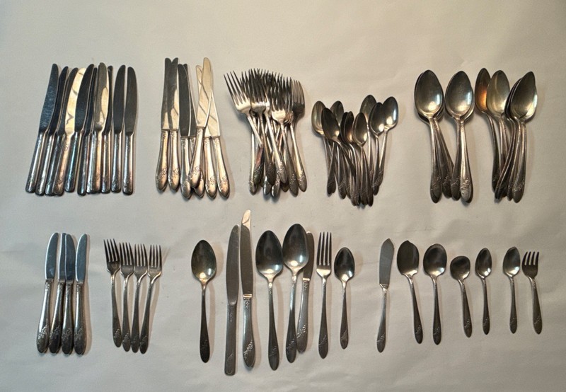 91 Pc Oneida Community Plate QUEEN BESS II Tudor Silverplate Flatware Lot