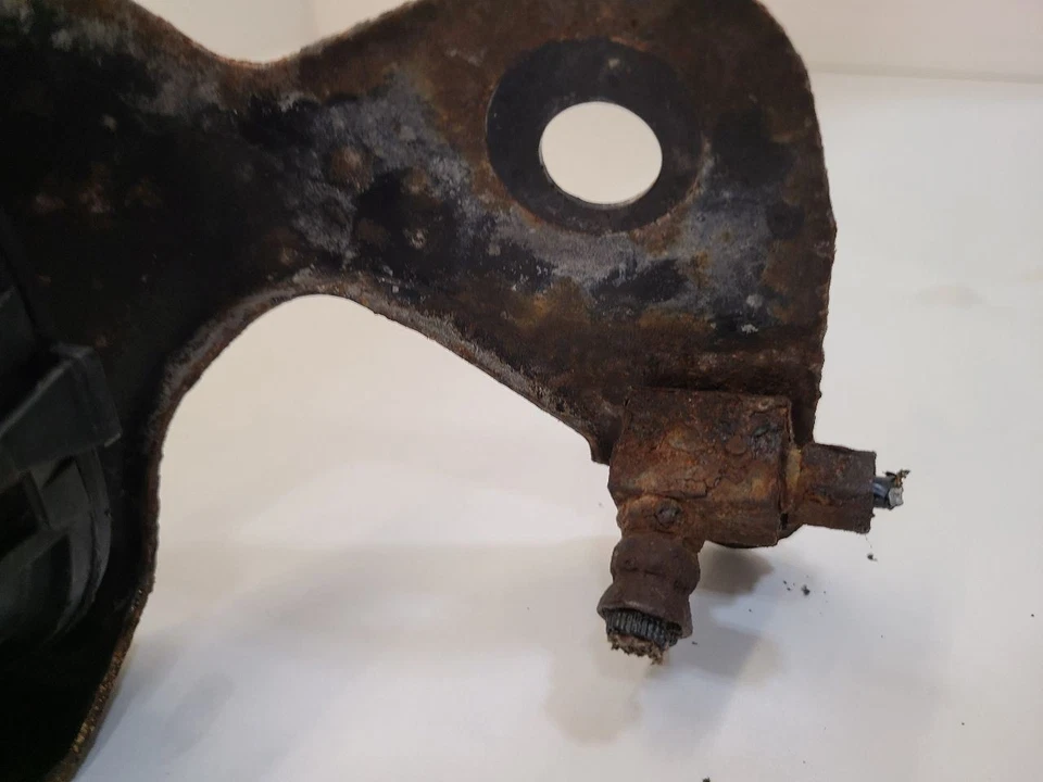 2004-2006 JEEP LIBERTY Fuel Vapor Canister 4891562AB 04891562AA     - Image 4 of 4