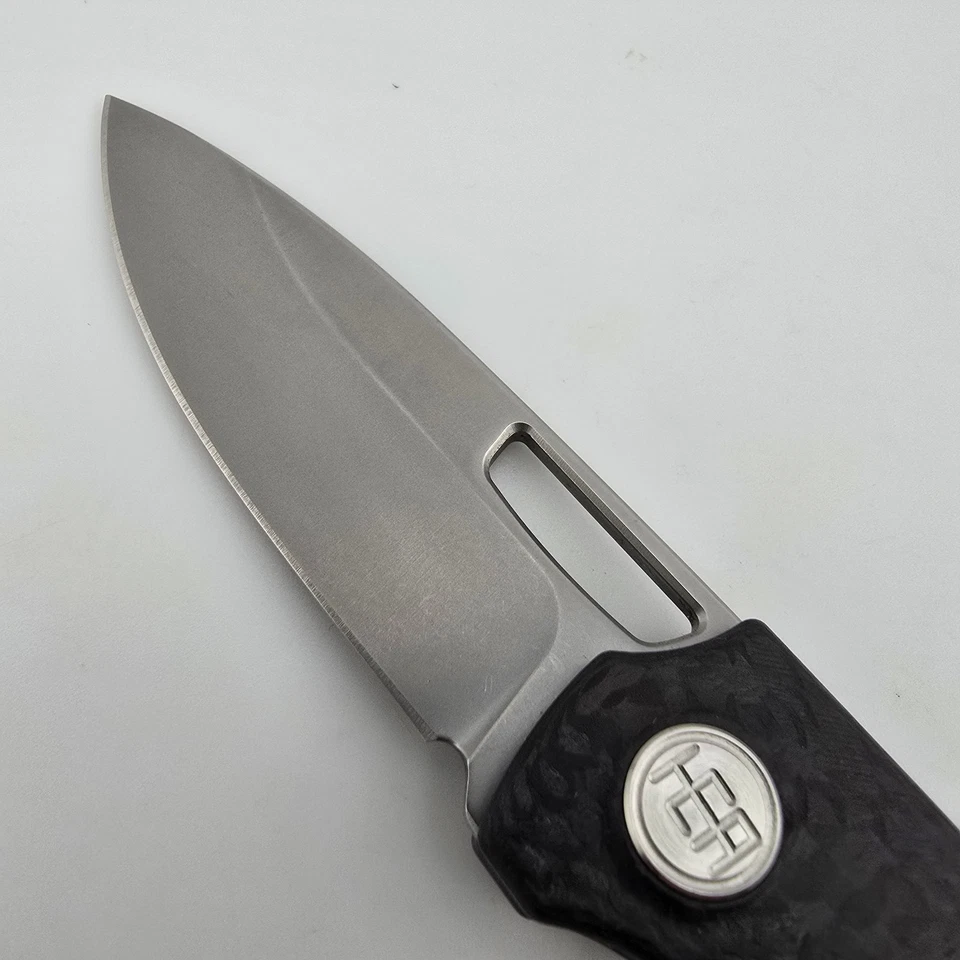 Cuchillo Plegable HEAdesigns Personalizado Jefe Fibra de Carbono Espaciado Titanio CPM S35VN Foto 4 de 4