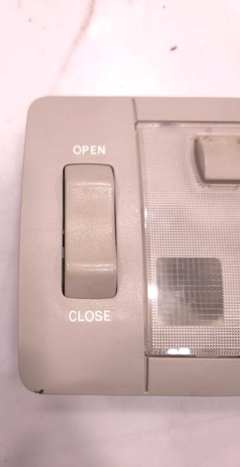 2005 - 2010 SCION TC 中心圆顶灯组件 P/N 81260-21050 正品原始设备制造商零件 — 第 2/4 张图片