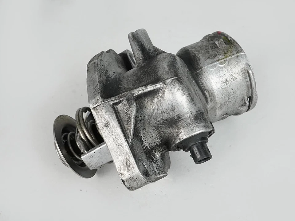 2007 - 2009 Mercedes Benz Gl Class X164 Gl450 Thermostat Housing A2732000215 Oem - image 2 of 4