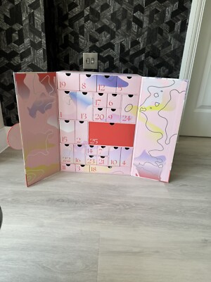 Cult Beauty Adventskalender Box
