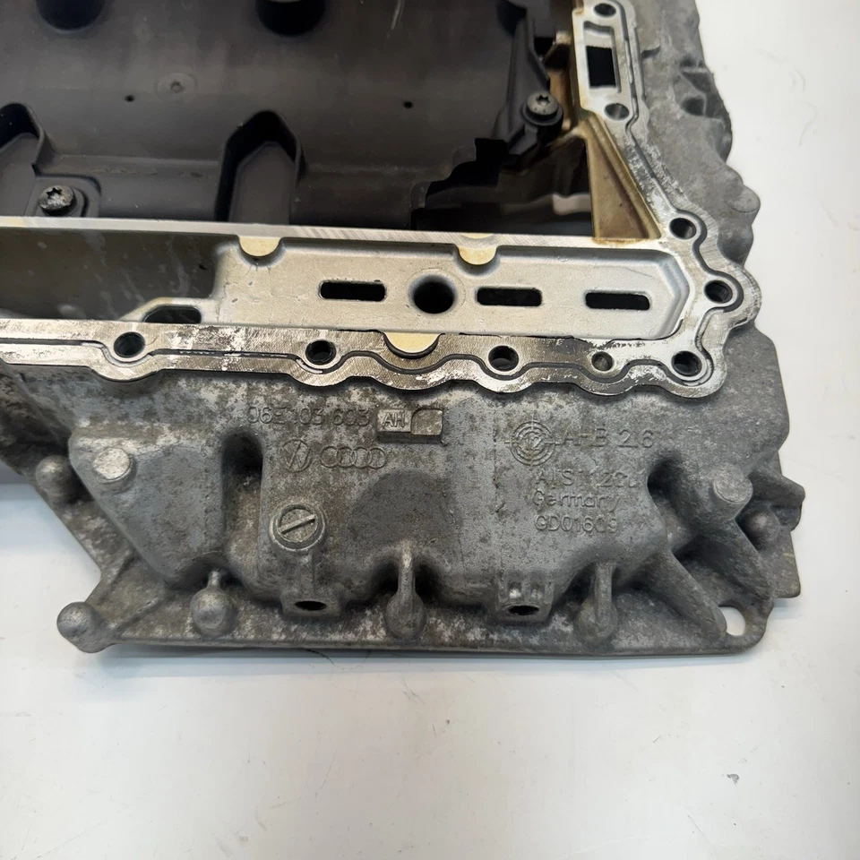 OEM AUDI A6 QUATTRO 2015 3,0 L motor de gasolina cárter de aceite superior 06E103603 Foto 2 de 4