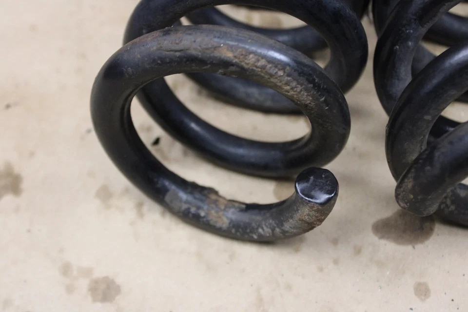 Par de muelles helicoidales traseros Chrysler 300 Dodge Magnum SRT8 2005-2010 Foto 2 de 4