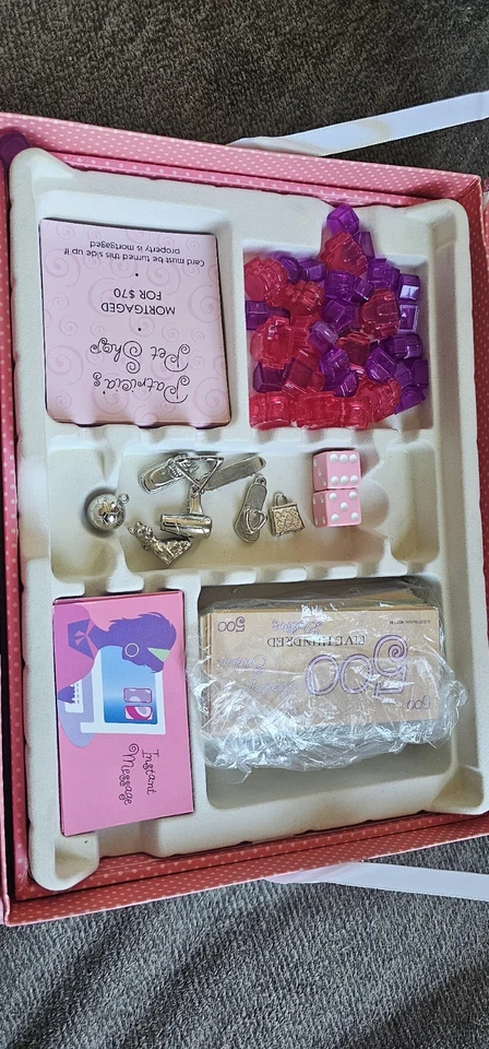 Monopoly Boutique Pink  Boutique Edition Toys R Us 2007 - Image 3 of 3