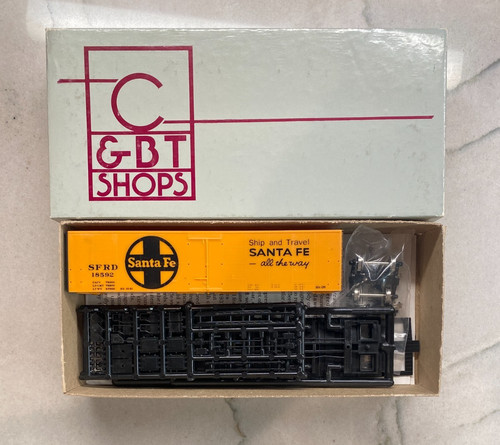 C&BT SHOPS HO-R035 40' Reefer Boxcar Santa Fe SFRD #18592 Bausatz | Zustand: Neu