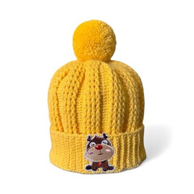 Handmade Christmas New Year  Yellow Beanie with Reindeer Patch Navidad Año Nuevo