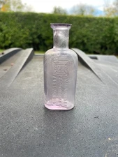 WM. PFUNDER APOTHECARY PORTLAND, OREGON OLD PHARMACY BOTTLE TURNING PURPLE
