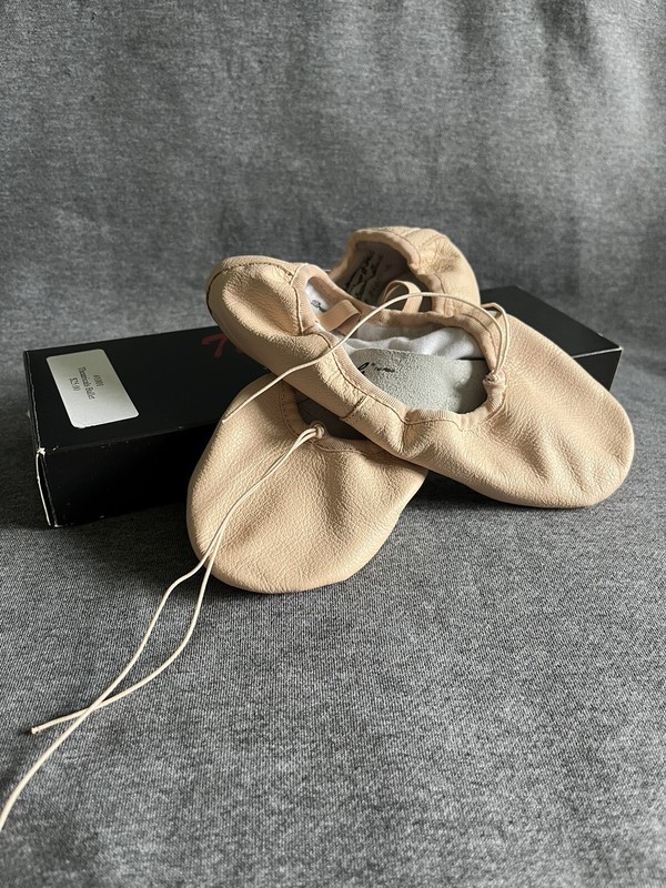 Theatricals Split-Sole Ballet Shoe #26960 B408P Size 4.5 Pink Ballet Shoes
