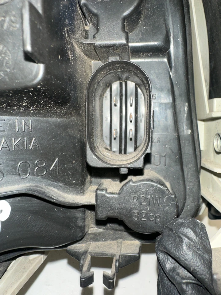 2005 - 2008 AUDI A4 RIGHT REAR TAILAMP ASM. R965084 05 06 07 08 BIN 8A Foto 3 de 4