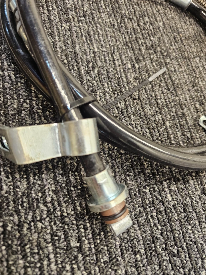 Cable de freno de estacionamiento Carquest Wearever BCA96271 para Mitsubishi Endeavor 2005 Foto 3 de 4