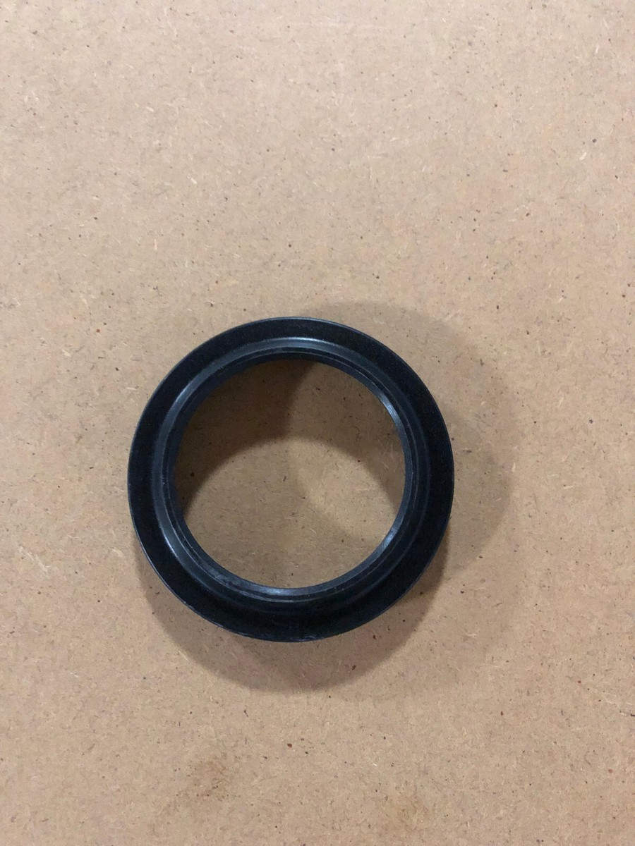 NEW OEM KAWASAKI ZX50 ZX 750 NINJA OUTER FORK TUBE SEAL P/N