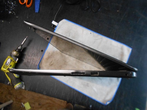 Dell 8th Gen i5 Inspiron Laptop Powers On/Off Cracked NO SSD/OS/RAM Parts Repair - Picture 6 of 16