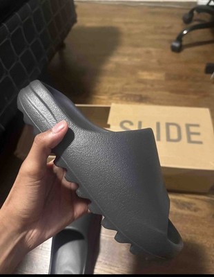YEEZY SLIDES ONYX SIZES 8 US MEN