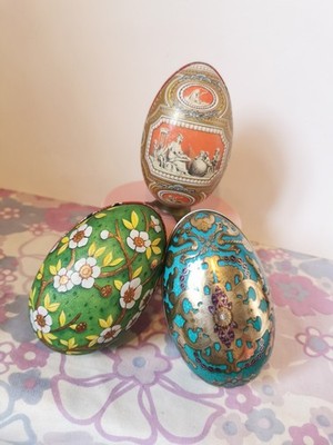 3x Vintage Dosen in Eierform im russischen Stil, Schachteln. Osterdeko, Eierkarton aus Metall. 