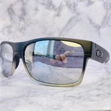 Oakley Twoface Sunglasses OO9189-30 60  16 137 MM Matte Black Grey Gradient