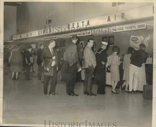 Press Photo Passengers at check-in counters at New Orleans International Airport
